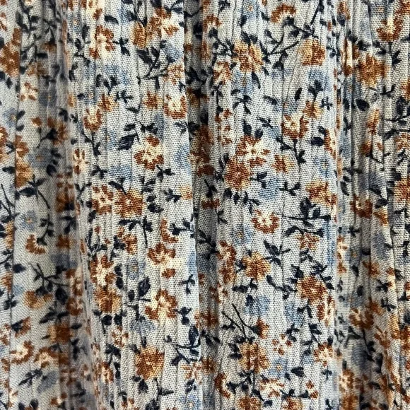 Women’s size small casual - Picture 6 of 9